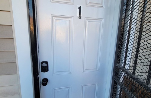 Greater Grand Crossing Apartment | Spacious Charming 4BD/2BTH in Woodlawn Near the University of Chicago!