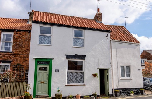 Hornsea Cottage | Spacious Charming Cottage near Lake and Sea