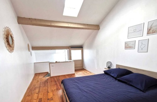 Monflanquin House | Spacious charming house, terrace and view of the square