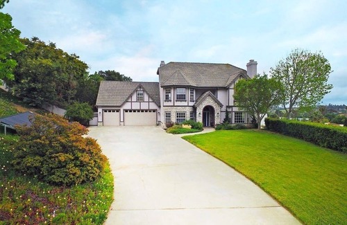 Vista House | ★ Spacious Château Vista Heated Salt Pool Hot Tub 9 mi to Beach Family Fun! ★
