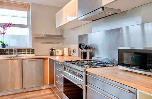 Covent Garden Apartment | Spacious, Chic Apartment in Covent Garden