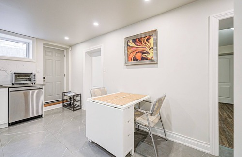 Etobicoke House | Spacious Classic Quiet Basement