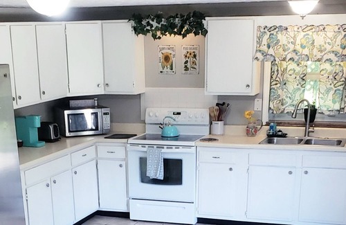 Knoxville Apartment | Spacious,clean,& comfortable Apt.min. from DT&UT/ 2.9 miles to convention center