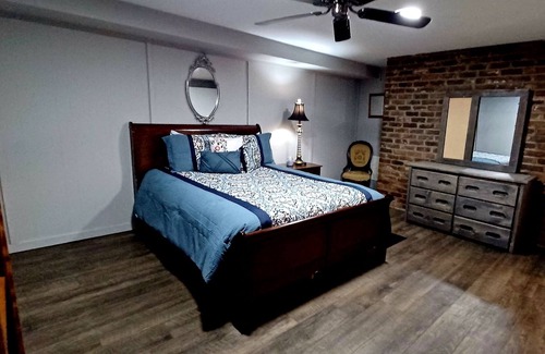 Knoxville Apartment | Spacious,clean,& comfortable Apt.min. from DT&UT/ 2.9 miles to convention center