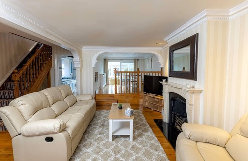 Reading House | Spacious, clean & comfy 3 bed semi-detached house,