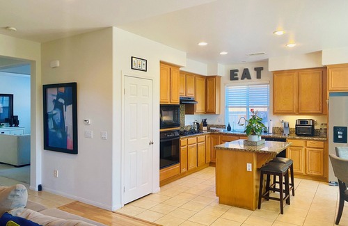 Calavera Hills House | Spacious, Clean, Quiet & Safe 4-Bedroom House with WiFi in Beautiful Carlsbad