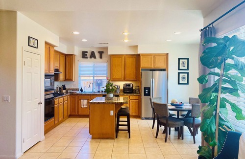 Calavera Hills House | Spacious, Clean, Quiet & Safe 4-Bedroom House with WiFi in Beautiful Carlsbad