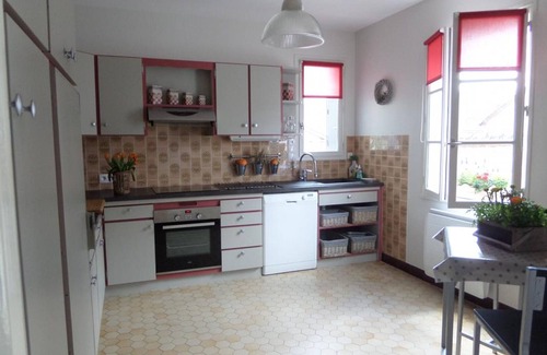 Cravant-les-Coteaux Cottage | Spacious Cottage with Garden in Touraine Vineyards — Sleeps 10, Near Loire Castles