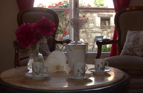 Cravant-les-Coteaux Cottage | Spacious Cottage with Garden in Touraine Vineyards — Sleeps 10, Near Loire Castles