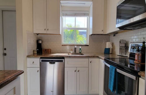 Palm Beach Shores House | 💖Spacious Coastal Townhouse - 3 min Walk to The Beach!