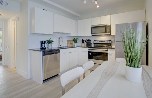 Imperial Point Apartment | Spacious coastal vibe Apt. w/pool. 10 minutes to Ft. Lauderdale Beach