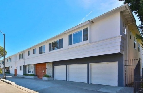 Alamitos Beach Apartment | Spacious Coastal Apartment in a Colorful Community
