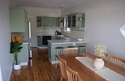 Woolooware House | Spacious Coastal Family Haven