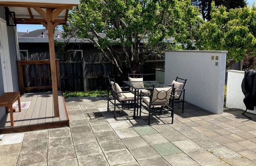 El Granada House | Spacious Coastal Retreat for Groups — Walk to Beach, Harbor & Trails