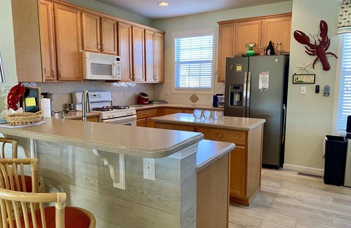 Bayside House | Spacious Coastal Style Townhome in Luxury Community; Pools, Tennis and Kayaks