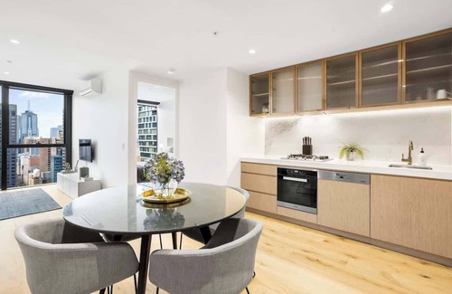 Melbourne Central Business District Apartment | Spacious Collins St Apartment with City View + Gym
