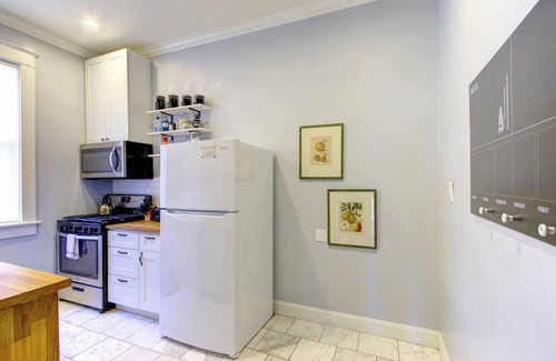 Midtown Apartment | Spacious Colonial | Fireplace | Close to Overton