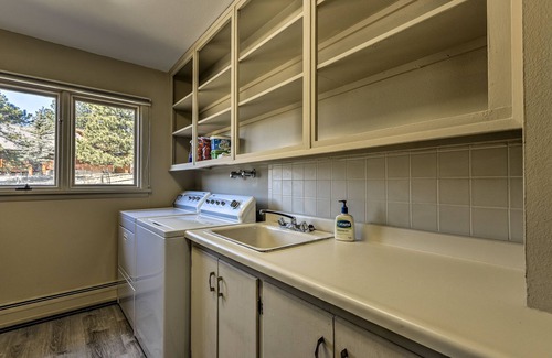 Stanley Hills House | Spacious Colorado Retreat w/Deck & Mountain Views