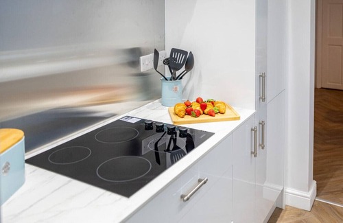 Sheffield House | Spacious Comfort: Ideal 3-Bedroom Hideaway