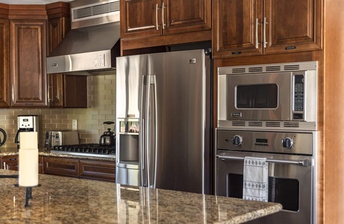 Magnesia Falls Cove House | Spacious, Comfortable, Stylish House with Privacy and Killer Views. Dogs Welcome