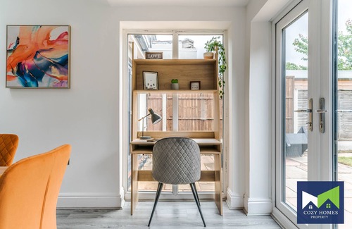 Seisdon House | Spacious Comfortable 5 Bedroom w. Pool Table