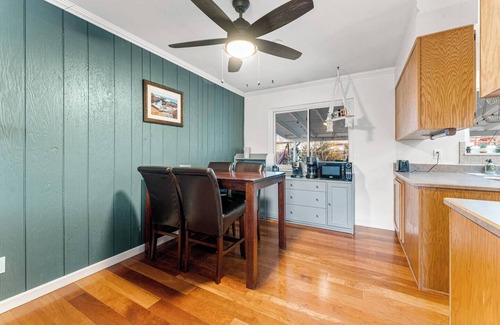 Longmont House | Spacious & Comfy ~ Close to Everything ~ Backyard!n