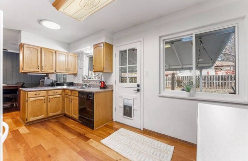 Longmont House | Spacious & Comfy ~ Close to Everything ~ Backyard!n