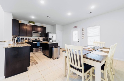 Crosby House | Spacious & Comfy Family Gem: Games ~ Office ~ BBQ! In Crosby, Tx