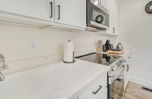 South Tacoma House | Spacious Comfy Home 2br+2ba - 9 min to Tacoma Dome