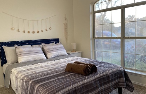 South Arlington House | Spacious & Comfy Home , Pets Friendly
