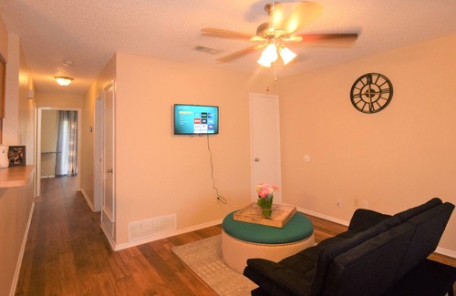 Fort Worth Apartment | Spacious Condo, 2 Bed 1 Bath in a 4-Plex with Assigned Parking and W/D