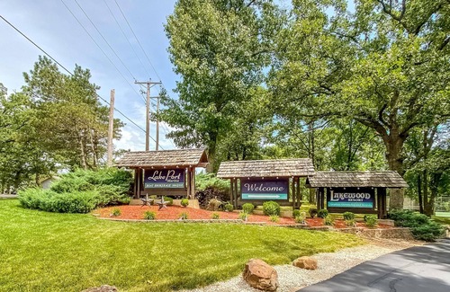 Osage Beach Resort | Spacious Condo 301 w/ Full-Sized Kitchen, Grill, & Deck Overlooking the Lake