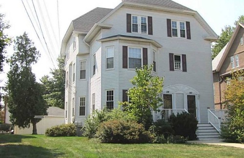 Edgewood Condo | Spacious Condo In Cranston/Providence Line - 2 Bed