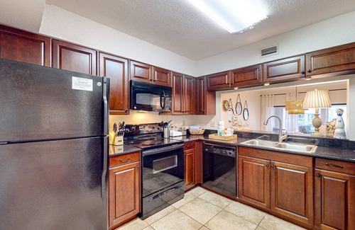Sandestin House | Spacious condo in Destin with hot tub, pool, sauna, tennis court, & WiFi