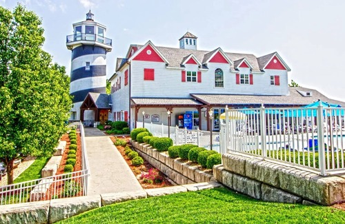 Branson Cottage | Spacious Condo near Table Rock Lake - mins from Silver Dollar City!