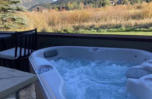Gallatin Gateway Condo | Spacious Condo on Golf Course & Creek w/hot tub