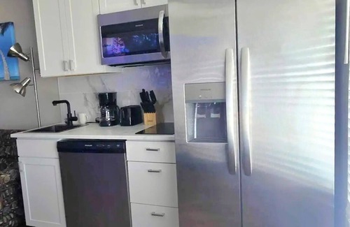South Peninsula Historic District Condo | Spacious condo w/direct oceanfront private balcony, kitchen,washer/dryer in unit