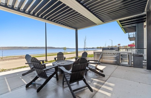 Lake City Condo | Spacious Condo with beautiful windows overlooking Lake Pepin - Attached Garage - Unit 208