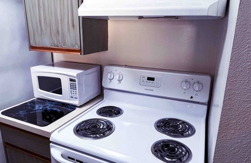 Pinellas Point Apartment | Spacious condominium near beaches