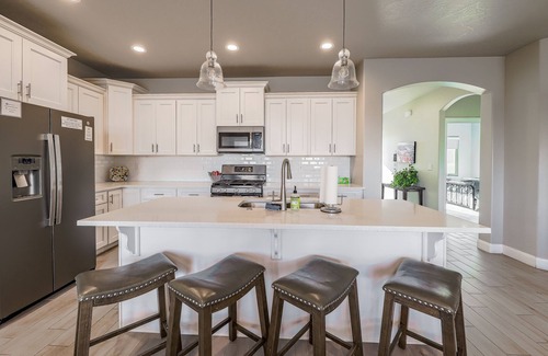 Hurricane House | Spacious contemporary townhouse with shared pool, hot tub & pickleball courts