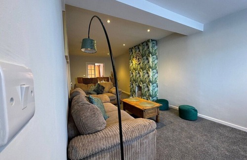 Swindon Apartment | Spacious Contractor Accommodation