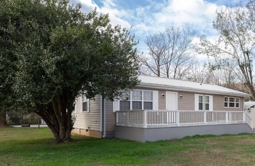 Trenton House | Spacious Convenient 3 Bedroom - 20 mins to Chattanooga Lookout Mountain