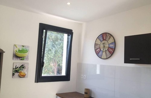 Sanary-sur-Mer House | Spacious, cosy air-conditioned apartment in villa with pool near beach and shops