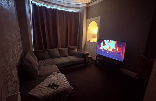Glasgow Westend Apartment | Spacious/Cosy Apartment in the beating heart of Glasgows vibrant west end.