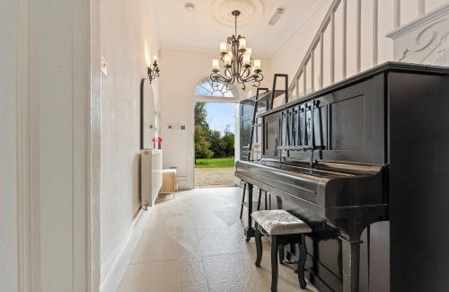 Northway Apartment | Spacious, Cosy Farmhouse with Garden & Hot Tub
