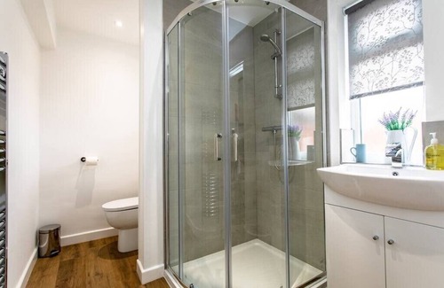 Sunderland House | Spacious Cottage Nr Hospital *Free Parking WIFI*