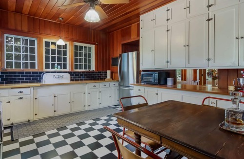 Leland Cottage | Spacious Cottage in Leland Walk2Beaches&Village Best Location in Leelanau County