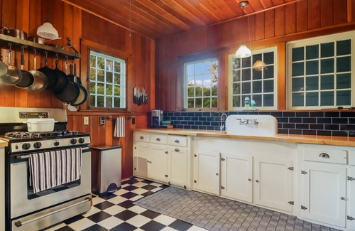 Leland Cottage | Spacious Cottage in Leland Walk2Beaches&Village Best Location in Leelanau County