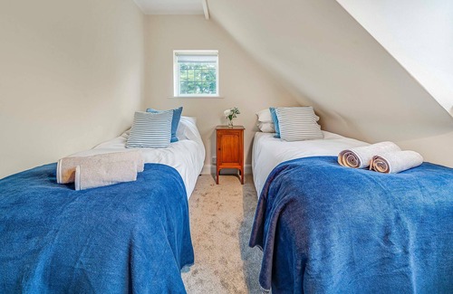 West Wittering House | Spacious Country Home by White Sandy Beach - Sleeps 10