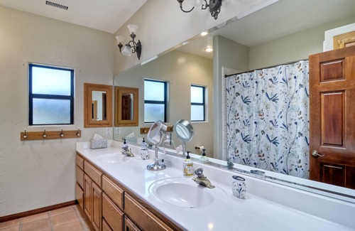 Ramona House | SPACIOUS COUNTRY ESTATE IN RAMONA WINE COUNTRY.